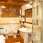 Il Castello Di San Sergio Nocleg ze śniadaniem 4*