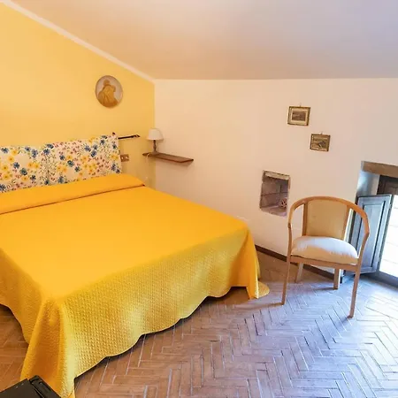 Il Castello Di San Sergio 4* سنتولا