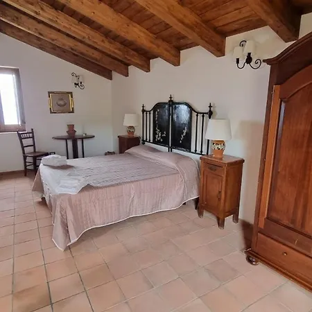 Il Castello Di San Sergio לינה וארוחת בוקר צ'נטולה